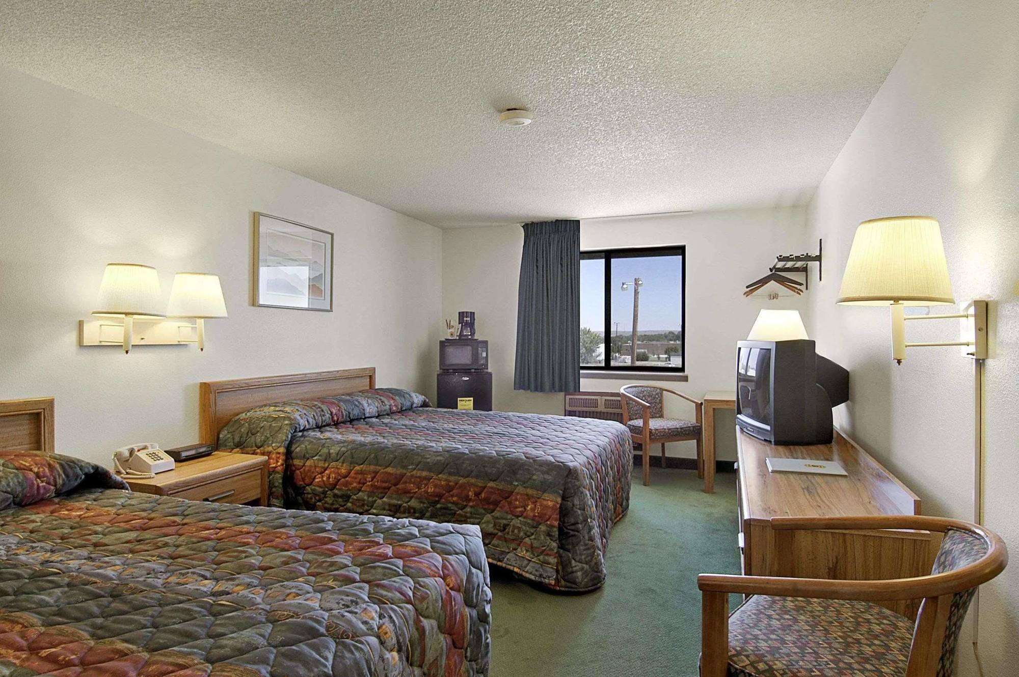 Super 8 By Wyndham Douglas Exterior photo